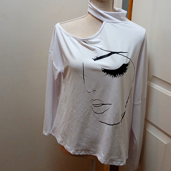 Woman's Top - Picture 1 of 2